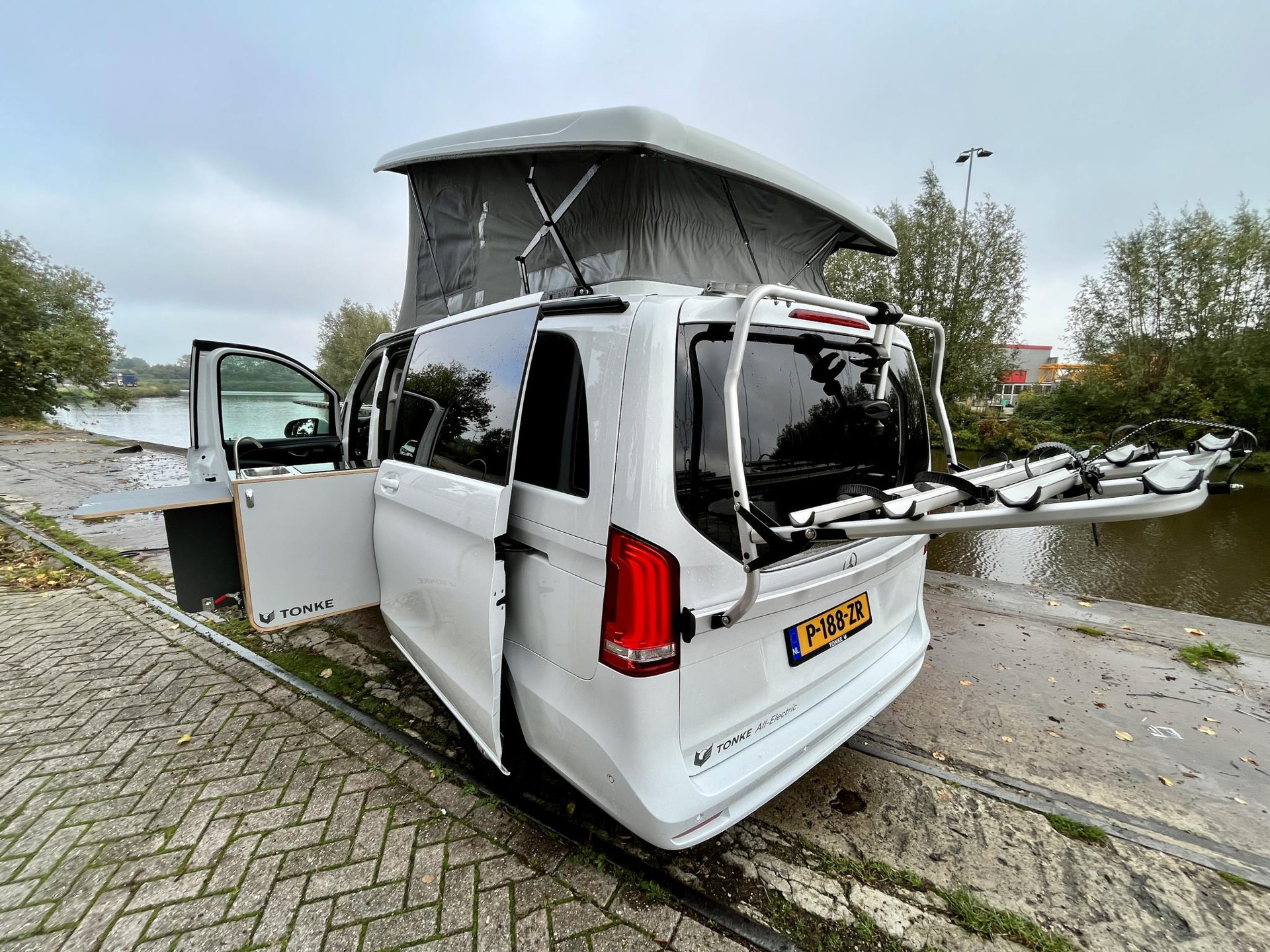 44751771-2.jpg